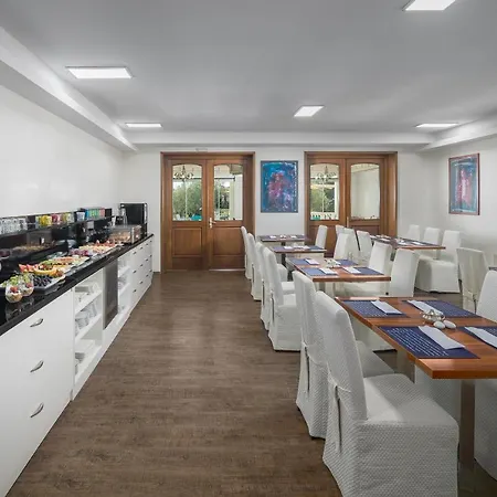 ホテル Tomi ポルトローシュ